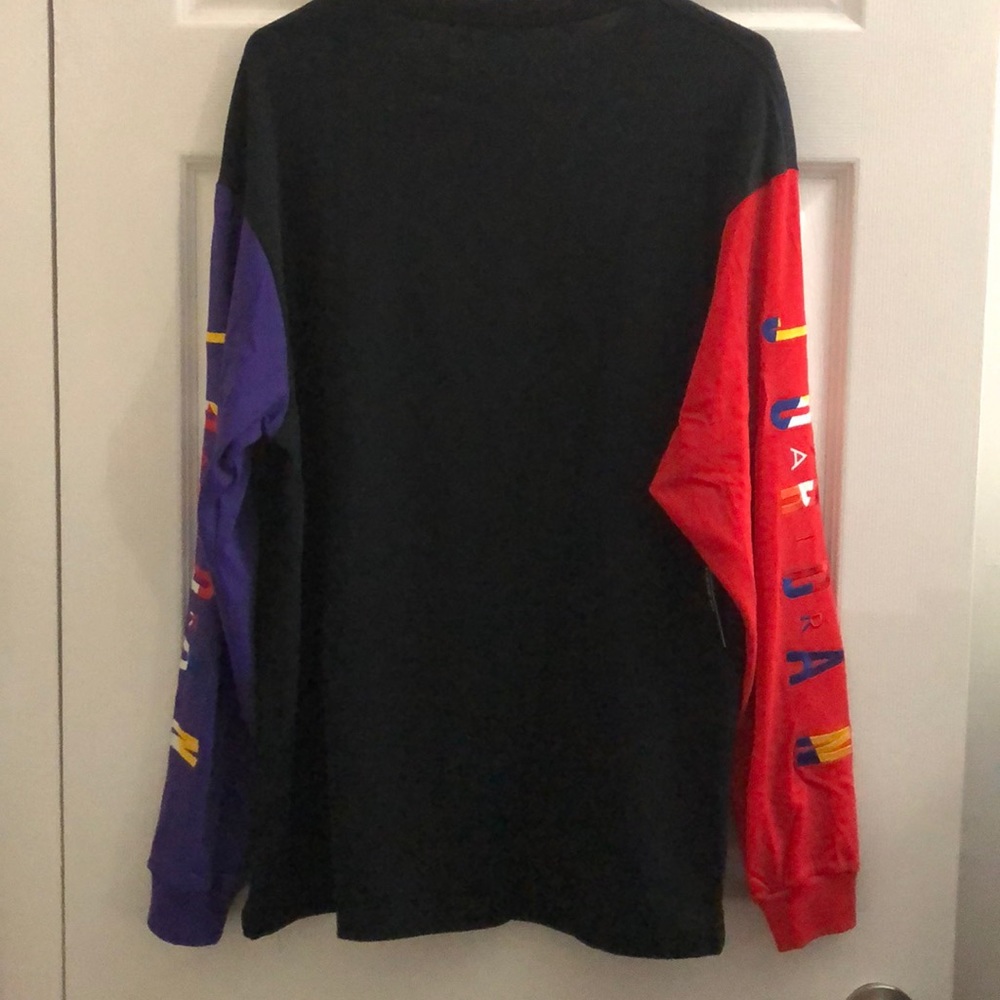 NWT Air Jordan Long Sleeve Thick Shirt w/ Designs - Picture 5 of 7